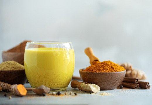 Goldene Milch mit Maca-Pulver: Nährendes Elixier für Körper und Seele